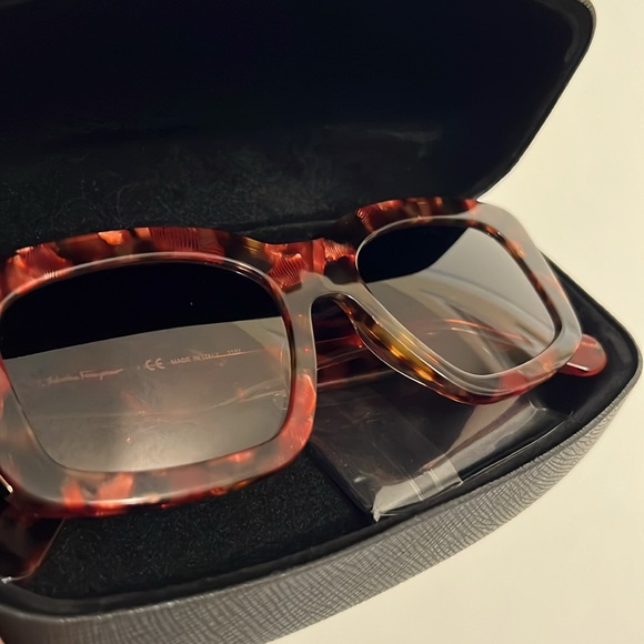 NEW Salvatore Ferragamo SF1024S 609 Red Havana Sunglasses w/Brown Gradient Lens - Picture 5 of 11